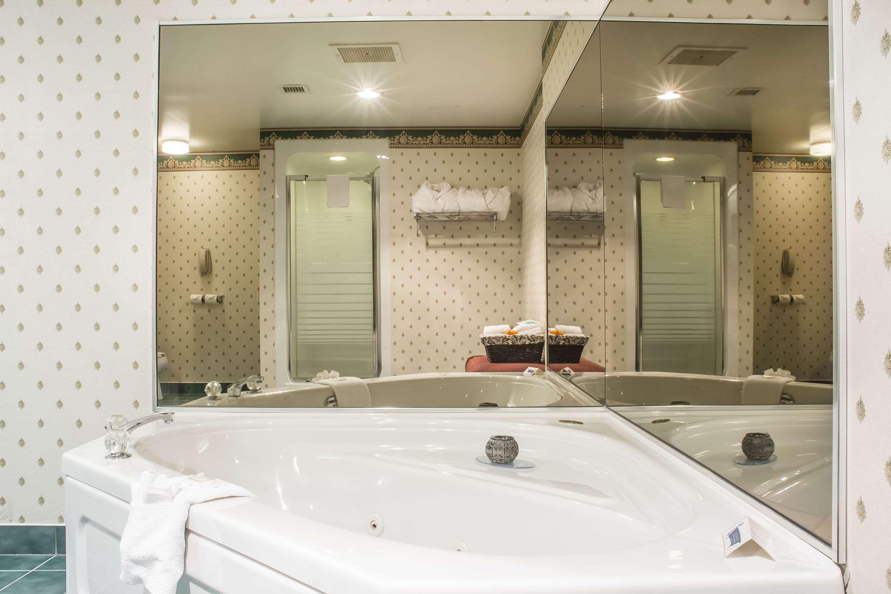 Clarion Hotel & Conference Centre Fort Erie Bagian luar foto