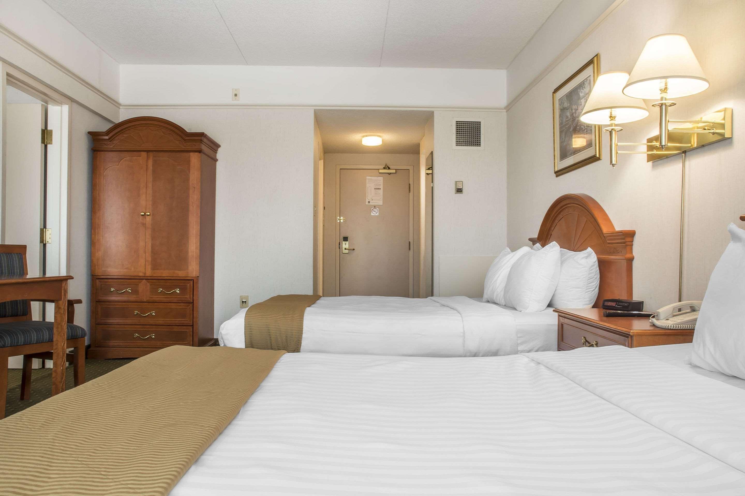 Clarion Hotel & Conference Centre Fort Erie Bagian luar foto