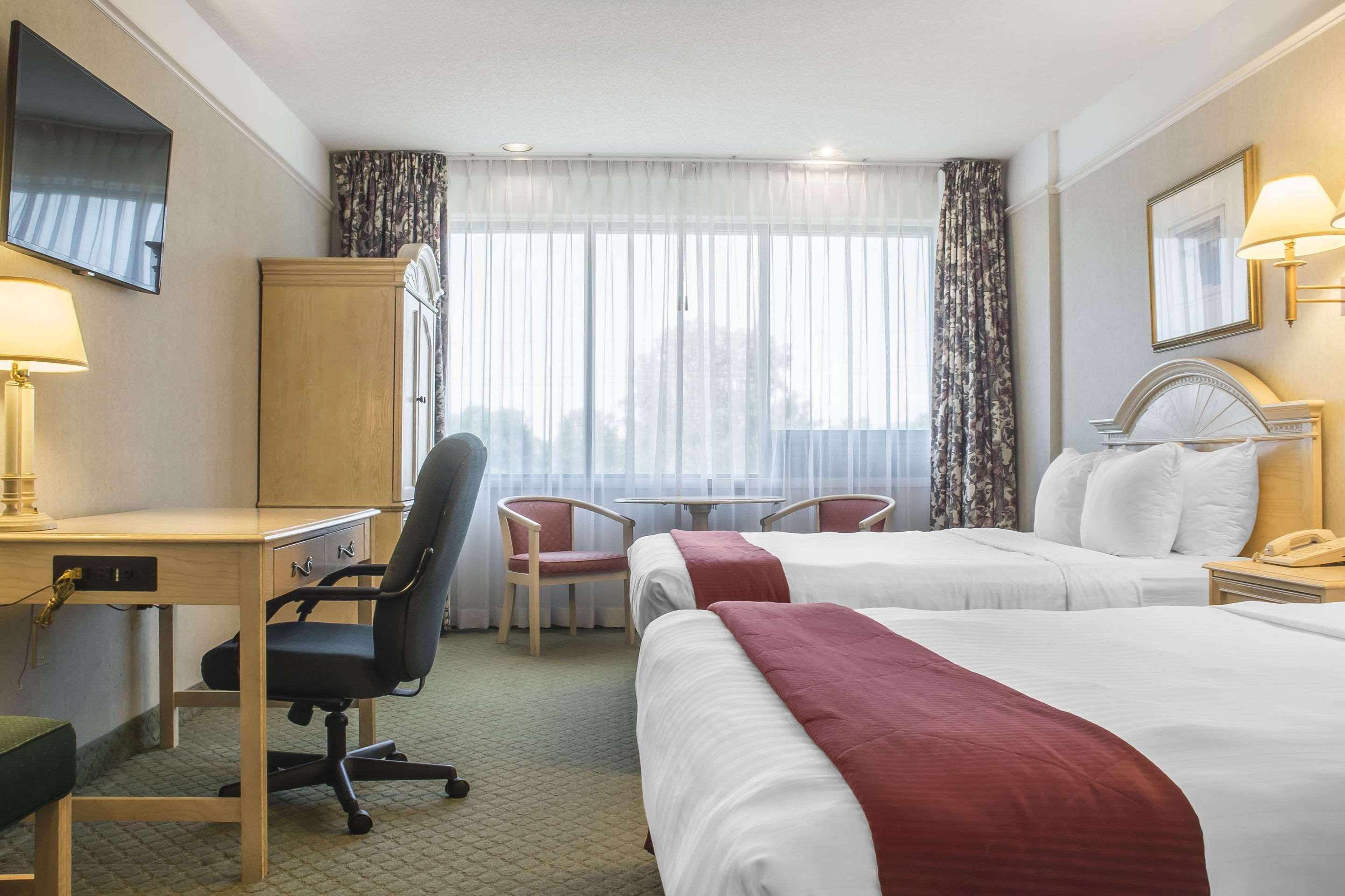 Clarion Hotel & Conference Centre Fort Erie Bagian luar foto