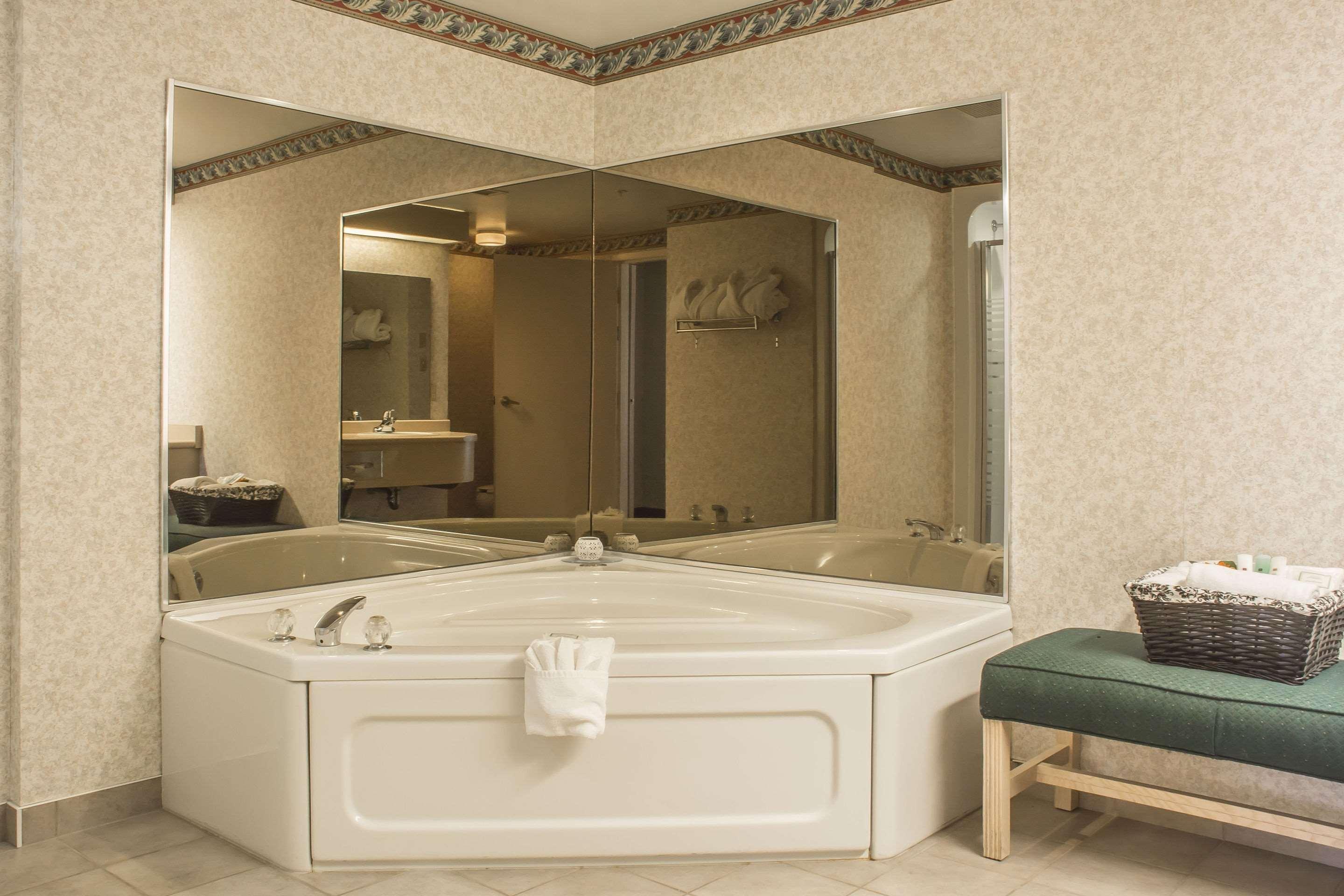 Clarion Hotel & Conference Centre Fort Erie Bagian luar foto