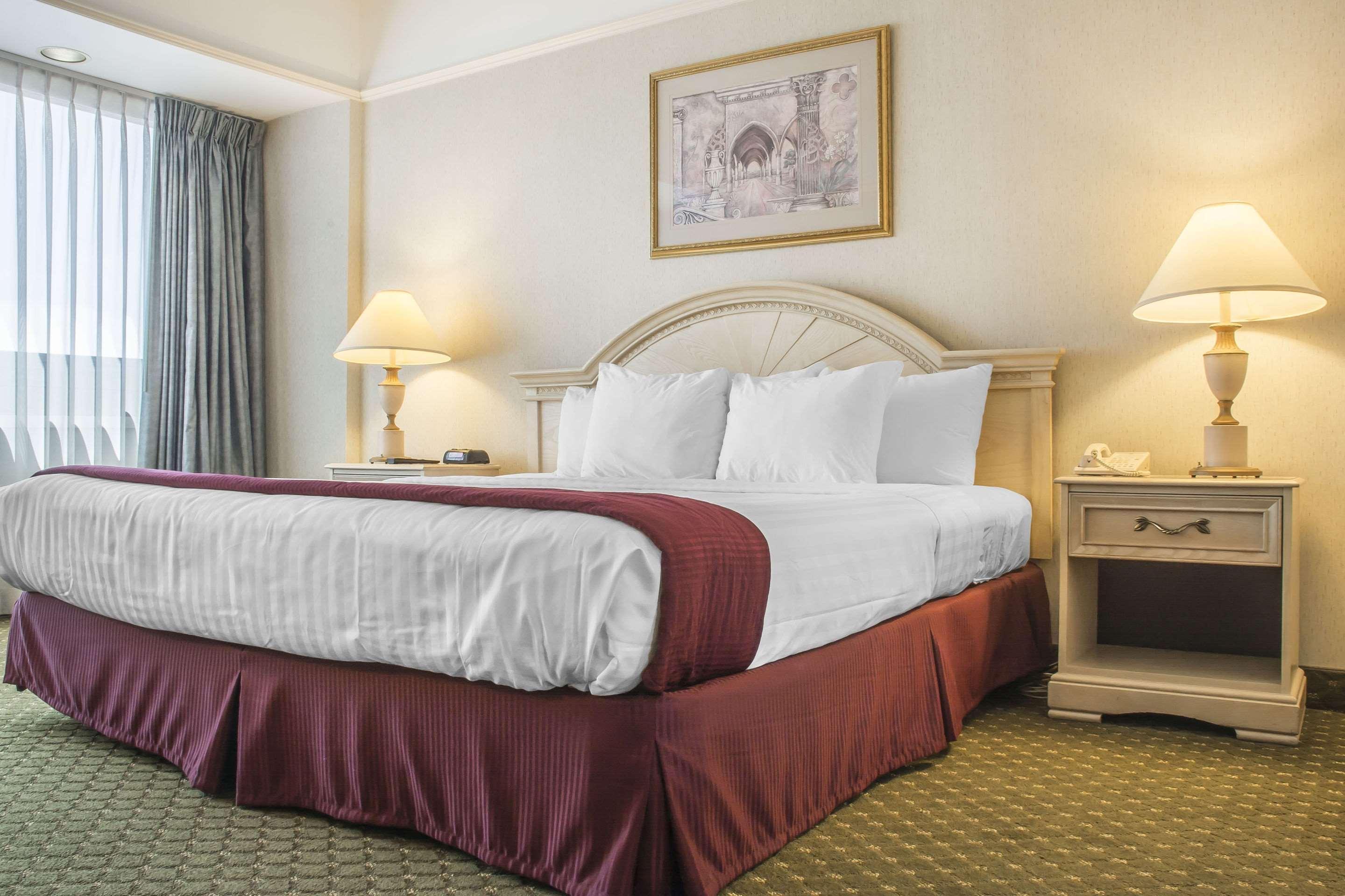 Clarion Hotel & Conference Centre Fort Erie Bagian luar foto